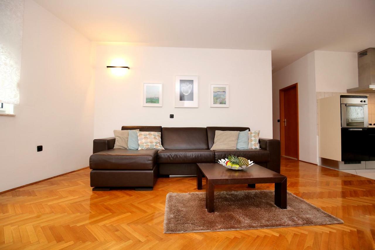 Apartament Gallery *
